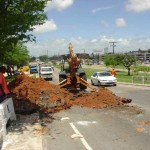 Emurb executa ação emergencial no viaduto da Tancredo Neves - Equipes detectaram o problema na estrutura da ponte
