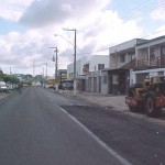 Principal avenida do conjunto Dom Pedro está de asfalto novo - Equipe finaliza os serviços na avenida Alcides Fontes
