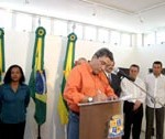 Prefeitura firma parceria com o BB para facilitar compra de computador para professores - Foto: Wellington Barreto  AAN