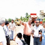 Jornalistas e radialistas acompanham o prefeito durante visita a obras na Coroa do Meio - Fotos: Márcio Dantas  AAN  Clique na foto e amplie