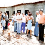 Jornalistas e radialistas acompanham o prefeito durante visita a obras na Coroa do Meio - Fotos: Márcio Dantas  AAN  Clique na foto e amplie