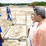 Jornalistas e radialistas acompanham o prefeito durante visita a obras na Coroa do Meio - Fotos: Márcio Dantas  AAN  Clique na foto e amplie