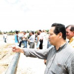 Jornalistas e radialistas acompanham o prefeito durante visita a obras na Coroa do Meio - Fotos: Márcio Dantas  AAN  Clique na foto e amplie