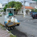 Emsurb realiza teste com capinadeira mecânica  - Agência Aracaju de Notícias  Clique na foto e amplie