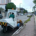 Emsurb realiza teste com capinadeira mecânica  - Agência Aracaju de Notícias  Clique na foto e amplie