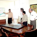Prefeito faz balanço da administração para secretários municipais de cidade do Equador - Fotos: Wellington Barreto