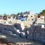 Mais 250 casas estão sendo construidas pela prefeitura na Coroa do Meio - Fotos: Abmael Eduardo