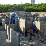 Mais 250 casas estão sendo construidas pela prefeitura na Coroa do Meio - Fotos: Abmael Eduardo