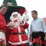 Prefeito entrega a chave da cidade ao Papai Noel - Fotos: Márcio Dantas