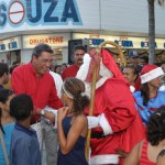 Prefeito entrega a chave da cidade ao Papai Noel - Fotos: Márcio Dantas