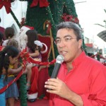 Prefeito entrega a chave da cidade ao Papai Noel - Fotos: Márcio Dantas