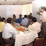 Conselho de Administração da Fundat avalia o ano de trabalho e faz planos para 2004 - Fotos: Abmael Eduardo