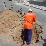Emurb atende solicitações de serviços de desobstrução de drenagem - Equipe de desobstrução de drenagem