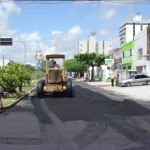 Emurb retoma serviços em 19 bairros da  capital - Execução de pavimentação asfáltica