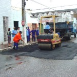 Emurb realiza operação tapaburaco na rua Simão Dias - Fotos: Abmael Eduardo