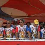 Prefeito participa da festa do bloco da Parceria na Atalaia - Fotos: Márcio Dantas
