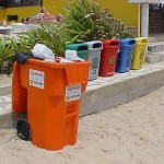 Prefeitura intensifica serviço de limpeza de praias - Lixo deve ser acondicionado e colocado em reservatórios