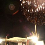Espetáculo de luzes e cores reúne 80 mil pessoas na Atalaia para comemorar a chegada de 2004  - Fotos: Márcio Dantas
