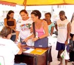 Mais de 21 toneladas de alimentos foram arrecadadas até agora pela prefeitura - Fotos: Wellington Barreto