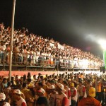Foliões das arquibancadas aprovam iniciativa da PMA no PréCaju 2004 - Foto: Márcio Dantas