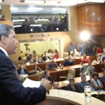 Marcelo Déda faz balanço da administração e destaca novos investimentos para 2004 - Prefeito faz exposição na Câmara de Vereadores