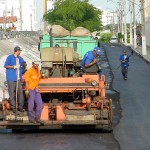 Serviço de recapeamento da Avenida Edésio Vieira de Melo prestes a ser concluído - Equipes intensificam trabalho de recapeamento