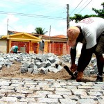 Prefeitura executa obra de pavimentação na rua Ananias Ferreira  - Pavimentação facilitará acesso de veículos