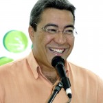 Cerca de 500 pessoas são beneficiadas com a entrega dos primeiros kits do programa Brasil Alfabetizado - Prefeito entrega kits do Brasil Alfabetizado
