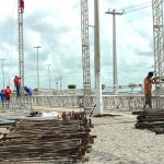 Montagem da estrutura para o Carnaju 2004 está em ritmo acelerado - Estrutura está sendo finalizada