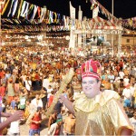 Tranqüilidade e presença de famílias inteiras marcam a primeira noite do Carnaju 2004 - Famílias prestigiaram abertura da festa