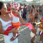 Matinê infantil abre terceiro dia do Carnaju 2004 - Centenas de mães e crianças foram à matinê