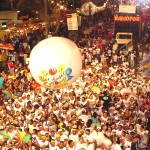 Tudo pronto para o desfile do bloco Cidade Criança no PréCaju 2004 - Fotos: Márcio Dantas