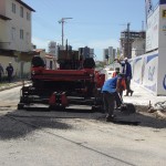 Prefeitura pavimenta rua no bairro Jardins - Obra facilitará tráfego local