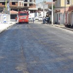 Prefeitura pavimenta rua no bairro Jardins - Obra facilitará tráfego local