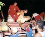 Prefeito de Simão Dias recebe alimentos doados pela PMA - Foto: Márcio Dantas