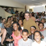 Prefeito recebe homenagem de crianças da escola municipal Benjamin Alves de Carvalho  - Fotos: Márcio Dantas