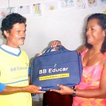 Alunos da Casa do Gari recebem Kit do programa “Brasil Alfabetizado” - Fotos: Walter Martins