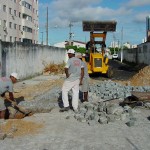 Calçamento da rua Ananias Ferreira está sendo finalizado - Fotos: Márcio Garcez