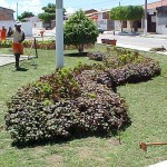 Emsurb executa manutenção na praça Gonçalves Lima - Manutenção nas praças da cidade