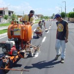 Equipes da SMTT continuam sinalizando ruas e avenidas de Aracaju - Fotos: Lindivaldo Ribeiro