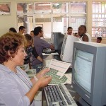 Acaba amanhã o prazo de validade das carteiras do passe escolar ano 2003  - Fotos: Lindivaldo Ribeiro