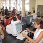 Carteiras do passe escolar ano 2003 terão validade até quartafeira - Fotos: Lindivaldo Ribeiro