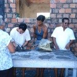 Prefeitura de Aracaju oferece cursos profissionalizantes a moradores do bairro Industrial - Produção de artesanato