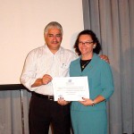 Prefeitura de Aracaju participa do Prêmio Prefeito Empreendedor do Sebrae/SE - Lúcia Falcón recebe o diploma do Sebrae