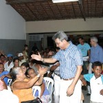 Escrituras definitivas de casas são entregues a famílias do bairro São Carlos - Fotos: Márcio Dantas