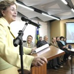 Prefeito participa do lançamento do projeto Luz Para Todos com a ministra de Minas e Energia - Fotos: Márcio Dantas