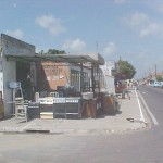 Blitz da Emsurb notifica ocupações irregulares em calçada - Reclamação da comunidade é atendida pela Emsurb