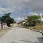 Emurb conclui a pavimentação de quatro ruas no bairro Luzia - Rua Ananias Ferreira em perspectiva
