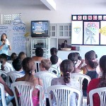 Escola municipal leva o cinema até a sala de aula - Alunos participam de debate após exibição de filme