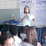Escola municipal leva o cinema até a sala de aula - Alunos participam de debate após exibição de filme